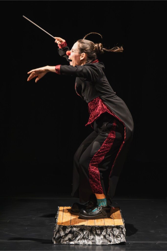 la fillaharmonica cia claricia espectacle clown pallassa familiar feminista música clàssica espectacles